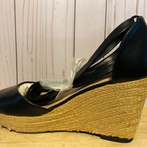 New in Box ~ Lace Up Wedge Sandals - Picture 7 of 7